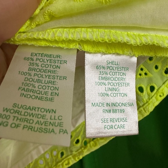 Lilly Pulitzer TOP Lina EyeLet XS V-neck eyelet fabric, vibrant color, chic. - Picture 4 of 4